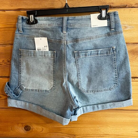 NWT Forever 21 Reworked High Rise Denim Shorts Size 27 - Picture 4 of 8